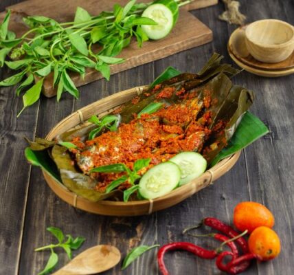 Pepes Daun Kemangi Tradisional - Pepes daun kemangi yang lezat dengan ikan segar